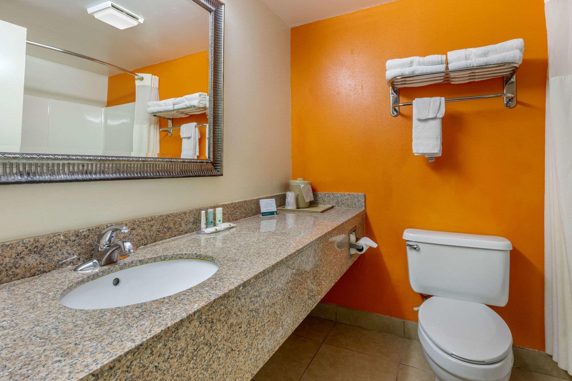 Quality Inn Auburn Campus Area I-85 Exterior foto